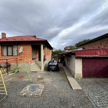 Продаж 2 будинків на Зріні