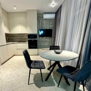 Срочно сдам квартиру в ЖК 4 Сезона",  пр-т. Гагарина 19А. Гардеробная.