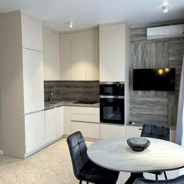 Срочно сдам квартиру в ЖК 4 Сезона",  пр-т. Гагарина 19А. Гардеробная.