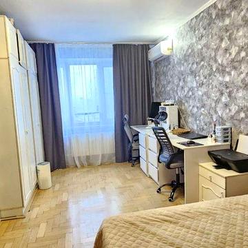 Продам однокімнатну квартиру Зої Гайдай 12/10 , метро Мінська