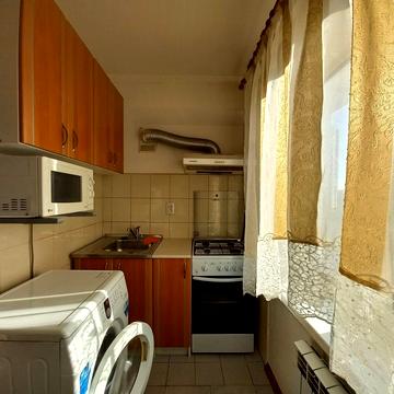 Йорданська вул. (Лайоша Гавро), 4