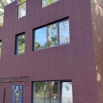 Крайній таун з великою ділянкою в центрі Бучі, дуже гарна тераса