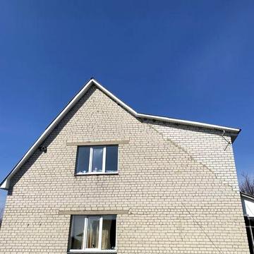 Продам двохповерховий цегляний будинок