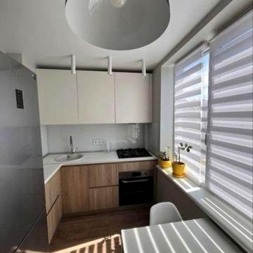 Продам 2 к кв метро Студенческая