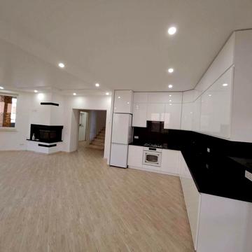 Весняна вул.