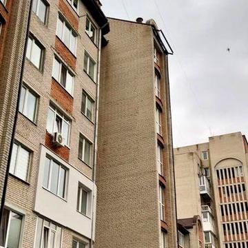 Продаж 2К квартири на вул Зацепи