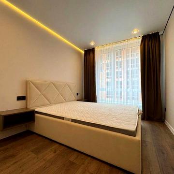 Оренда! 1.5 кім з сучасним ремонтом біля озера з басейном на даху