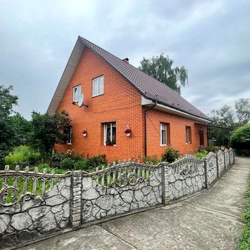 Продаж двоповерхового будинку