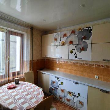 Здається трикімнатна квартира в центрі м. Васильків з індивідуалкою