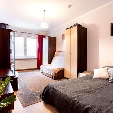 Простора 1-кімнатна квартира 40 м² вул. Милославська Низький поверх!