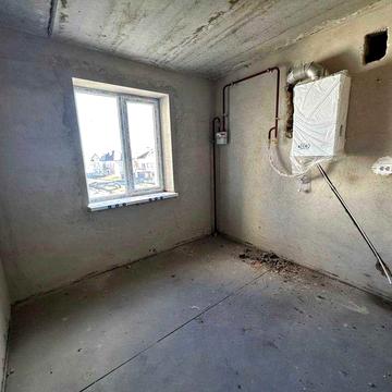 Однокімнатна квартира .Будинок зданий. Можна на ремонт . Без комісії