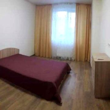 Однокімнатна квартира з меблями і технікою