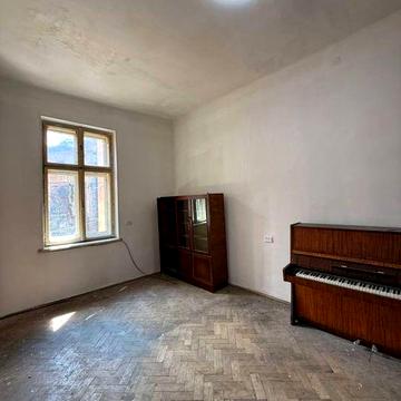 Продаж 2-кім квартири без ремонту на вул. Івана Франка