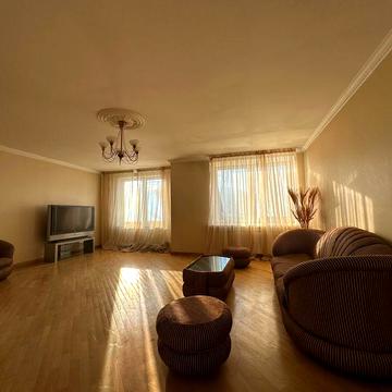 Здається 5-ти кімнатна квартира,Костянтинівська,10. Контрактова площа