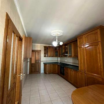 Здається 5-ти кімнатна квартира,Костянтинівська,10. Контрактова площа