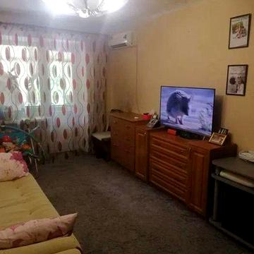 Продам 2-комн квартиру в районе Петровского просп.