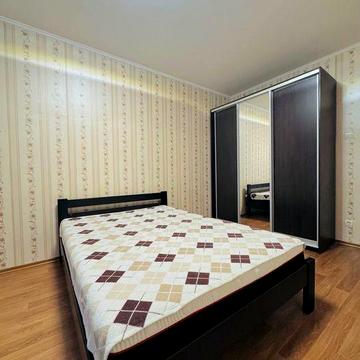 Софії Русової 3, Бориса Гмирі, Патріотика