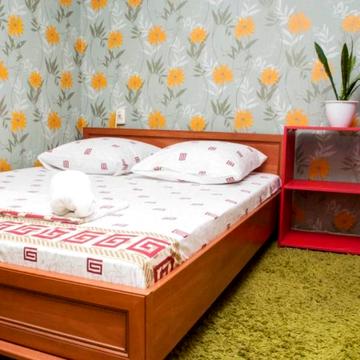 Уютная квартира возле метро Черниговская