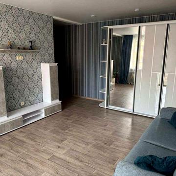 Сдам 1 ком. кв. на Браилках, с евроремонтом, новым.