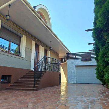 Будинок в історичному центрі  Ужгорода поряд з площею Лаборця