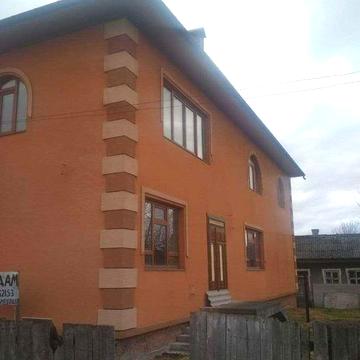 Продається двоповерховий житловий будинок