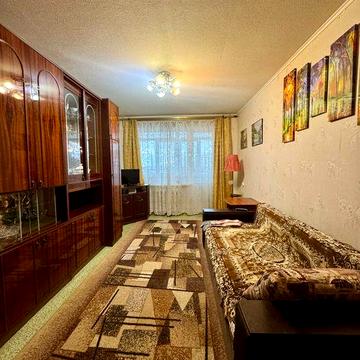 Сдам двухкомнатную квартиру на Площади Победы!