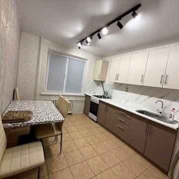 Оренда трикімнатної квартири , Вул. Метробудівська 12