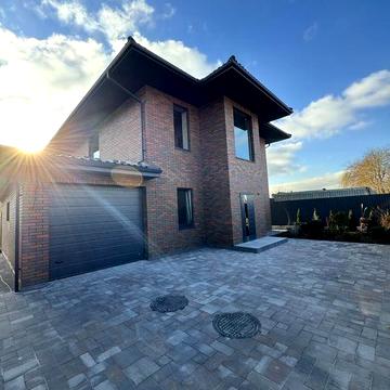 Гатне будинок з гаражем