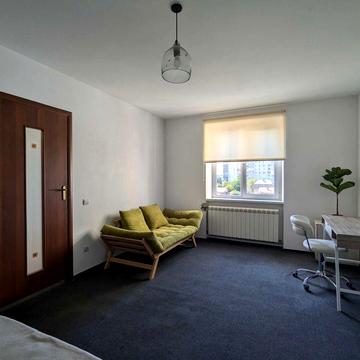 1 к. квартира в Рясне-1 біля Сільпо, довгостроково