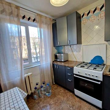 Довгострокова оренда 3к Квартира Космонавтів вулиця