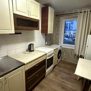 Здається двох кімнатна квартира район парку Хіміків!