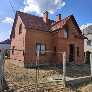 Продам окремо стоячий будинок в місті