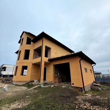 Будинок с.Байківці, 290 м2 та 7 сот ділянка.