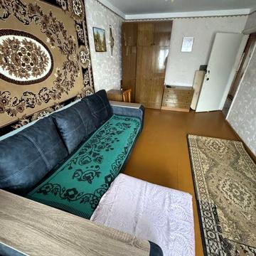 Трикімнатна квартира Оренда