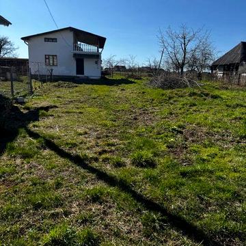 Продаж будинку з ділянкою