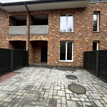 Таунхаус з видом на ліс