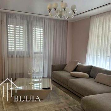 Продам двокімнатну квартиру з євроремонтом біля парку