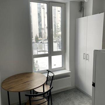 Здається 1 кімнатна кв в ЖК «AURA”. Для 1-2 людей ,можна з тваринкою