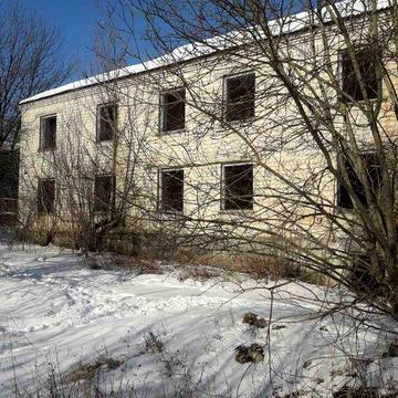 Продам добротну двоповерхову будівлю.