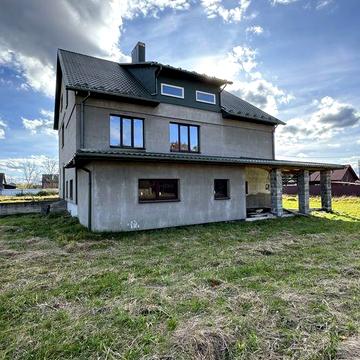 Сучасний будинок у Брошнів-Осаді