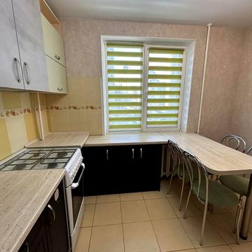 Затишна 2х кімнатна на Митниці