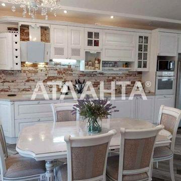 Красивый добротный дом. Лески