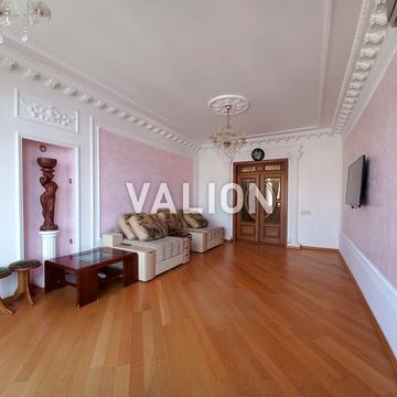 Дмитрівська вул., 69