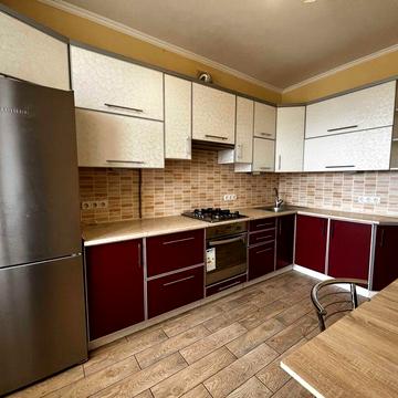 Продаж 3-кімнатної квартири по вул. Черкаській