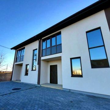 Продається просторий таунхаус в Агрономічному