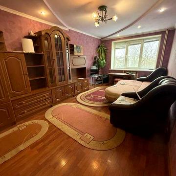 Здається 3 кімнатна квартира  .