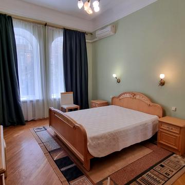 Заньковецької вул., 6