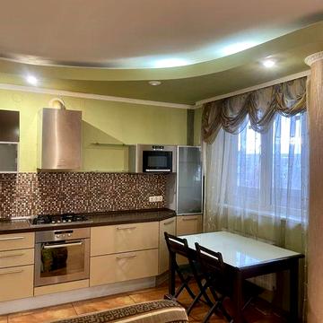 Сдам 2к.кв.Центр м. «Защитников Украины» новострой ремонт недорого.