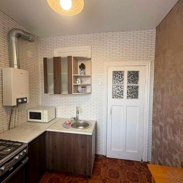 Продам 2-кімнатну квартиру в Ц-М районі.