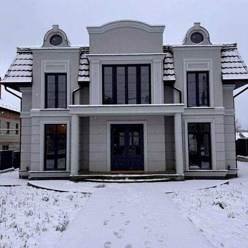 Сучасний двоповерховий будинок у престижному районі Роща